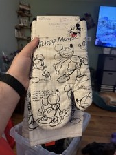 DISNEY  MICKEY MOUSE OVEN MITT 2 TOWELS SKETC...