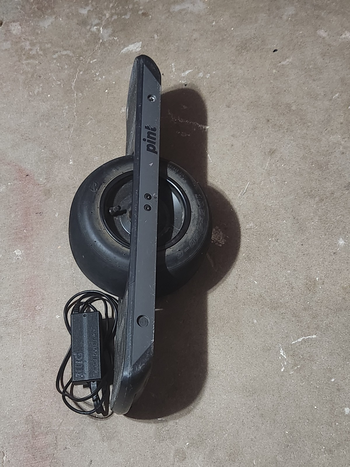 Onewheel Pint Black, used, good condition w/ charger. 690 Miles.