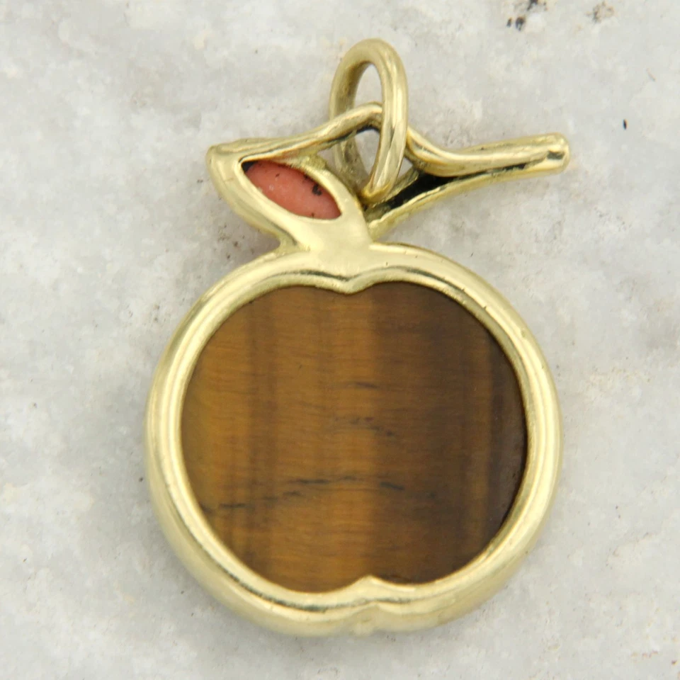 Ciondolo Mela ORO Giallo 18 kt 750 con Occhio di Tigre e CORALLO Frutta Charm - Immagine 3 di 4