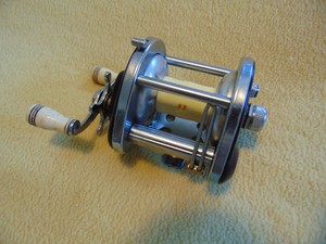 Vintage Black True Temper 940f Bass Fishing Reel Old Very Nice