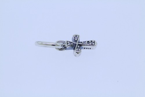 Pandora ME Ciondolo Mini Croce Scintillante Argento 925 793044C01 - Foto 2 di 7