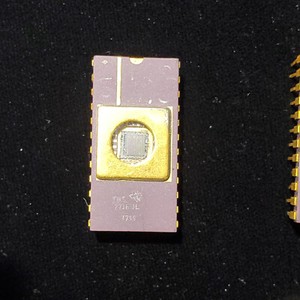 TEXAS INSTRUMENTS  2716 JL   EEPROM 24-PIN DIP Gold  PURPLE Ceramic Vintage