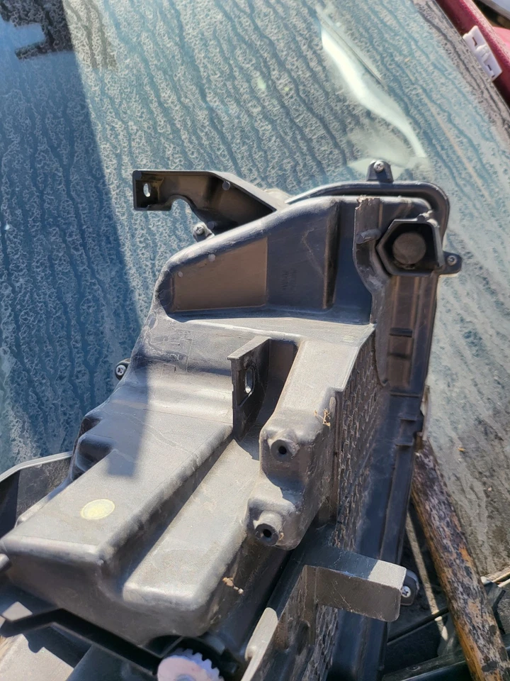 Conjunto de faros - TYC 20-17304-00 regular para Toyota Prius Prime 17-21 Foto 4 de 4