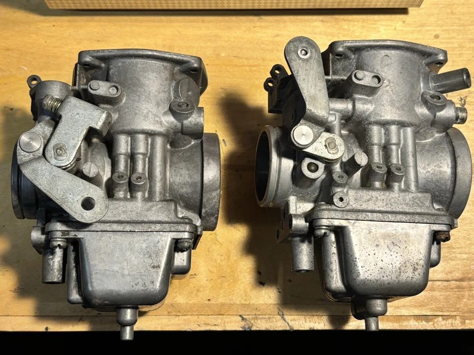 81-83 雅马哈 Virago XV750 - 日立 HSC40 双化油器 — 第 2/4 张图片