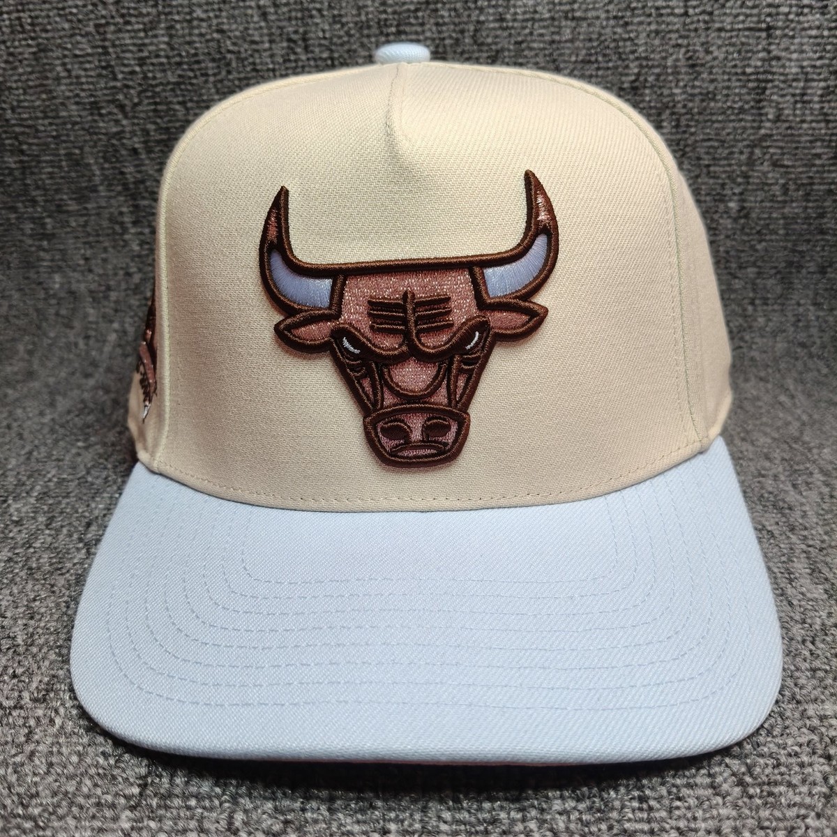 Mitchell & Ness Chicago Bulls NBA Snapback Hat Cream Blue 40 Patch