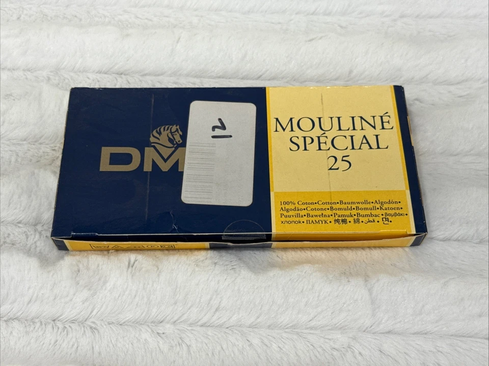 DMC Art 117 Mouline Special 25 Embroidery Floss Box of 12 Skeins GREEN 700 - Image 4 of 4