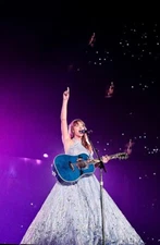 BEAUTIFUL TAYLOR SWIFT 8X10 Photo