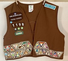 Girl Scouts Brownie Vest Made in USA with Patches & Pins Sz L (14-16) 2004 2005