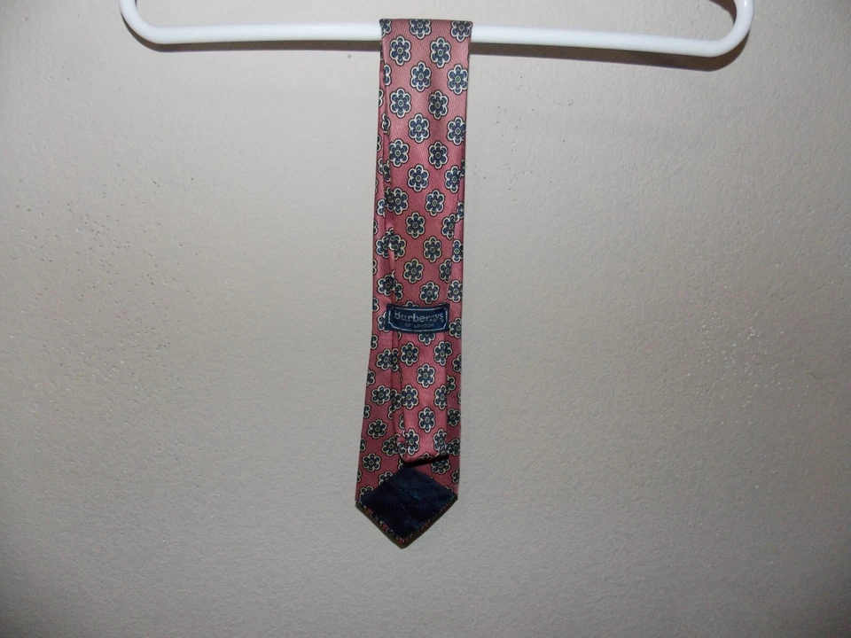 Corbata Burberry London Medallón Amarillo Seda Cuello Foto 2 de 4