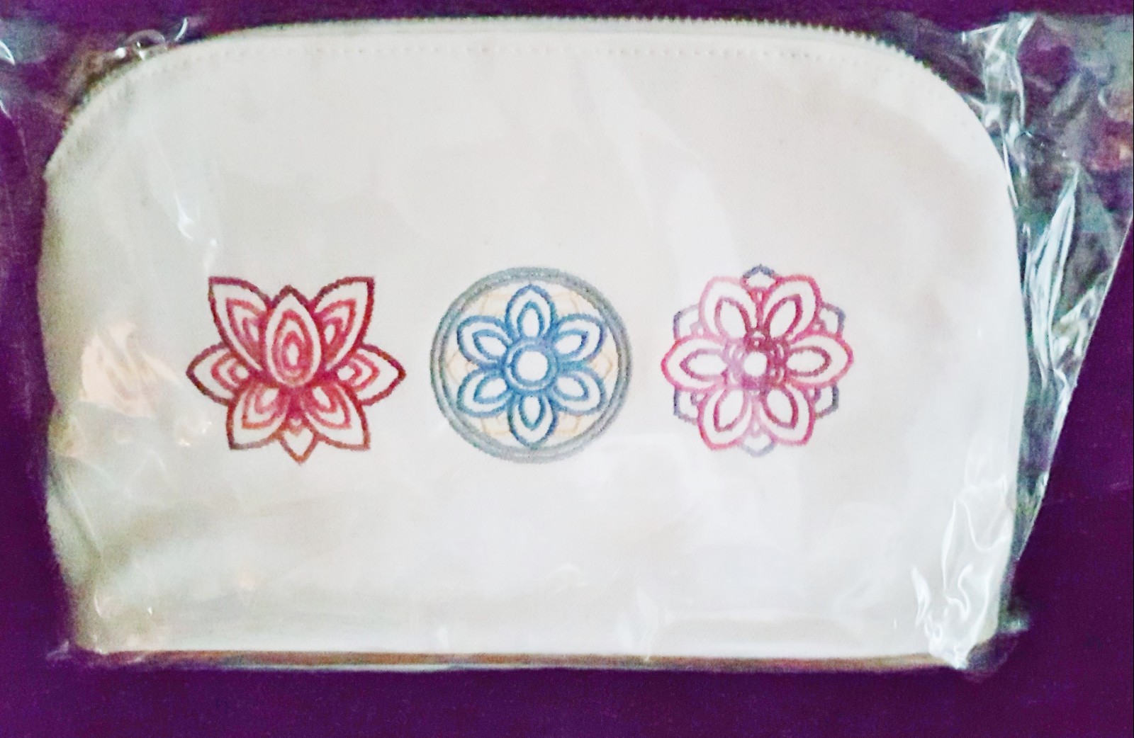 White Lotus Flower Makeup Bag Cosmetic Pouch NEW-image