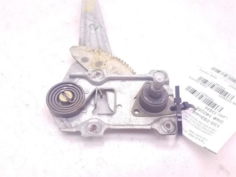 98-02 REGULADOR VENTANA MANUAL TRASERO DERECHO TOYOTA COROLLA LADO PASAJERO  Foto 2 de 4