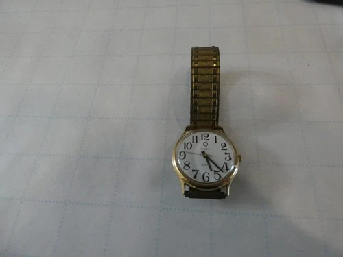 Vintage Timex Q Quartz 1980's Men's Watch M Cell New Battery Keeping Time