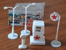 Vtg 1970s Caltex Garage Gas Fuel Station Petrol Pumps Toy Hong Kong Plastic cars