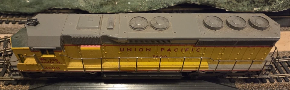 Athearn Blue Box HO Scale SD45 Union Pacific Locomotive #3600 Powered: RUNS @@ - Image 3 of 4