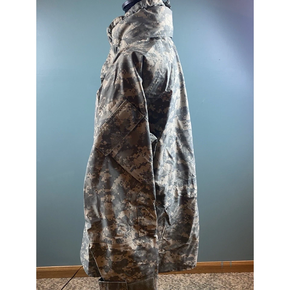 US Military Gen III ECWCS Cold Weather Camo Parka Jacket GORE-TEX Mens - Image 2 of 4