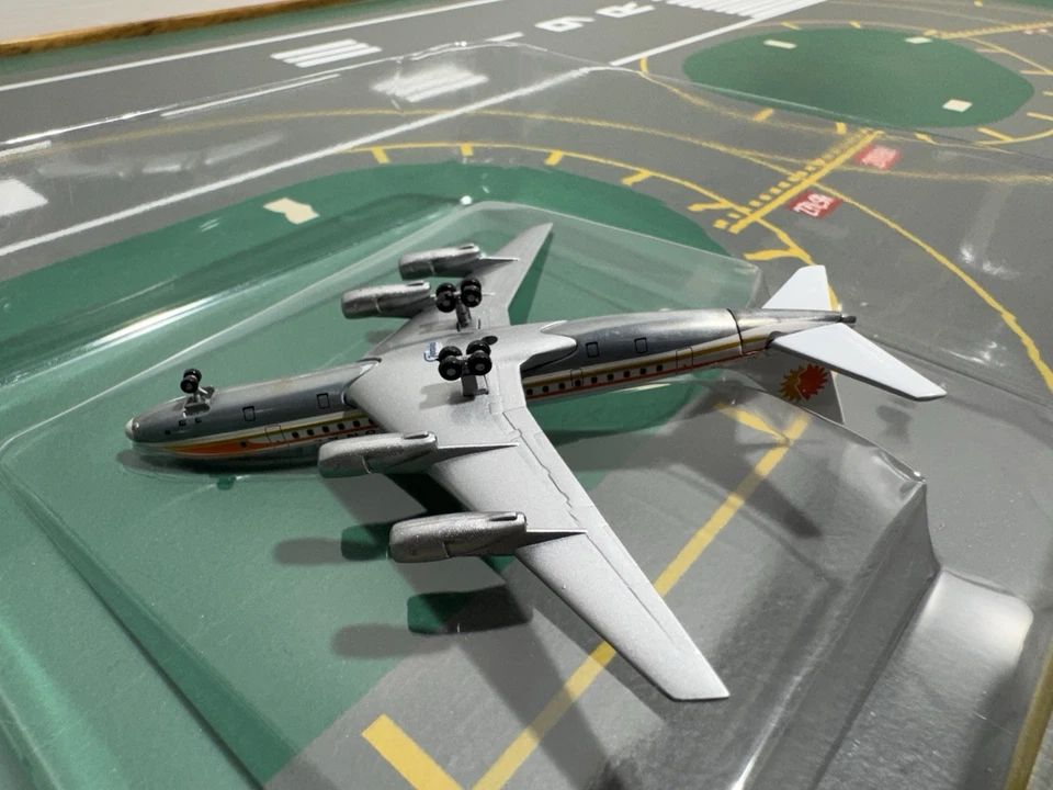 Gemini Jets modelo diecast escala 1:400 de un avión DC-8-51 de National Airlines. Foto 3 de 4