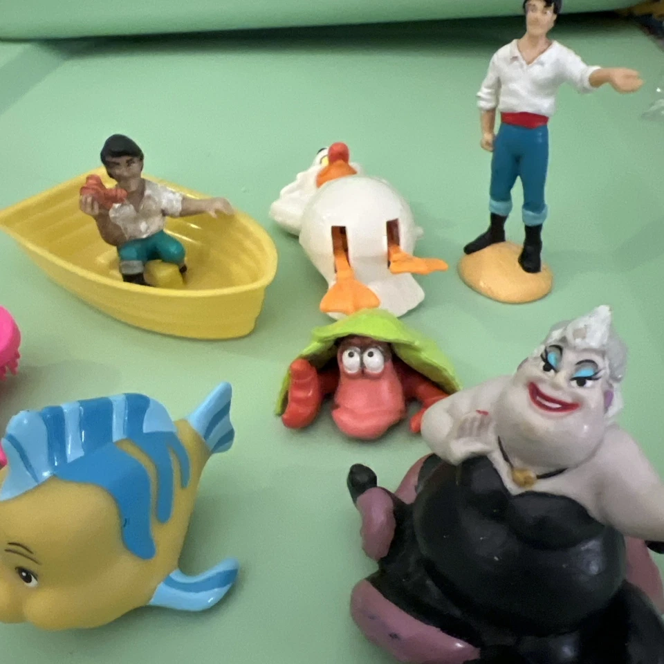 Lote de 8 figuras de juego Disney adornos para pasteles mezclados Sirenita Príncipe Úrsula Foto 2 de 4