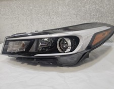 2017 Kia Forte headlight assembly Left Driver...