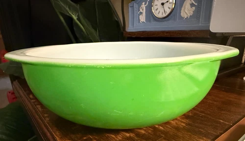 Vintage Pyrex Spring Green or Shamrock Large Bowl Excellent Condition 10"