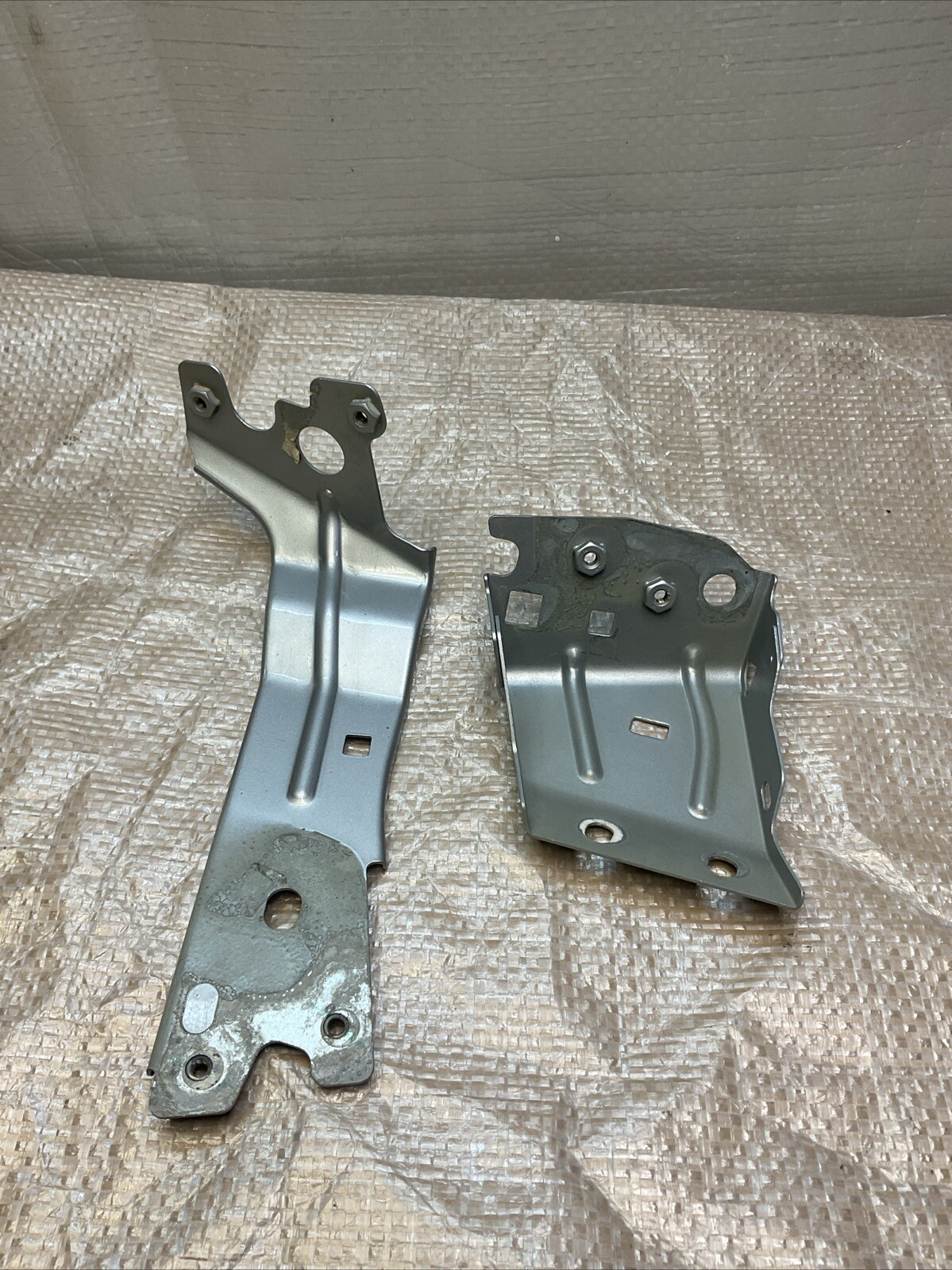 14-23 MASERATI QUATTROPORTE DRIVER LEFT FRONT FENDER BRACKET SUPPORT MOUNT OEM