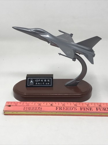 IDF Taiwan Air Force Fighter Jet Model on Wood Base IDF AIDC F-CK-1A Plane - Picture 9 of 10