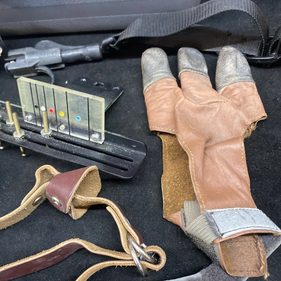 Caja de herramientas Flambeau 17095 con accesorios de tiro con arco en el interior  Foto 4 de 4