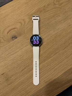Samsung Galaxy Watch 5 44mm Aluminiumgehäuse-Silber mit Sportarmband in Weiß  - Bild 1 von 4