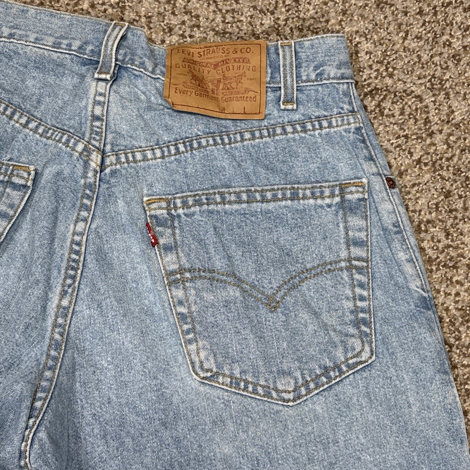 Vtg Levi's Baggy Fit Denim Jean Shorts Size 31 - View 10