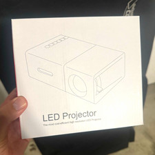 Portable Black LED Projector TFT LCD 320x240 4:3 USB Supports 1080p