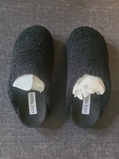 Steve Madden Vessel Black Faux Fur Closed Toe Slippers Womens Size 6 New in Box