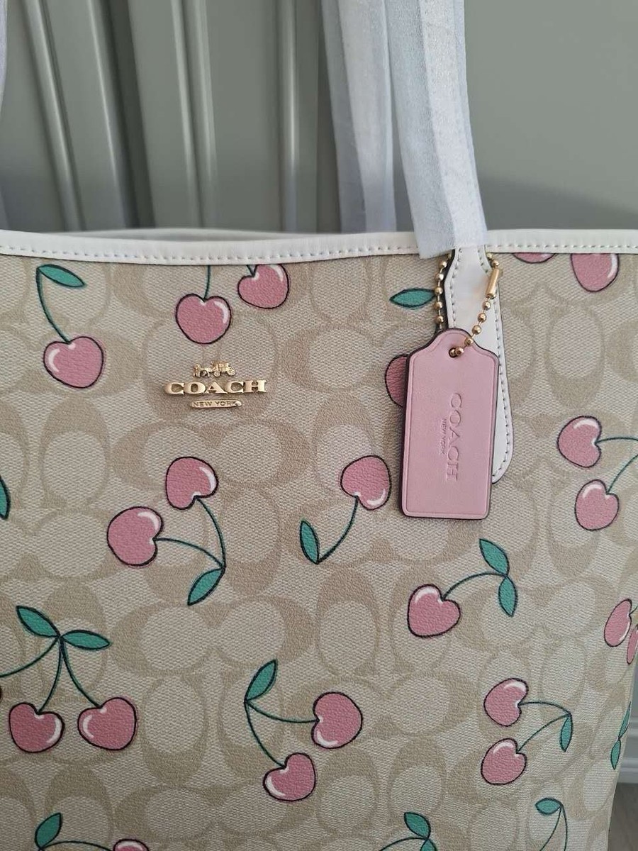 COACH トートバッグ　バレンタインハートピンクリバーシブル Coach CF444 Tote Canvas With Heart Cherry Print valentines ready