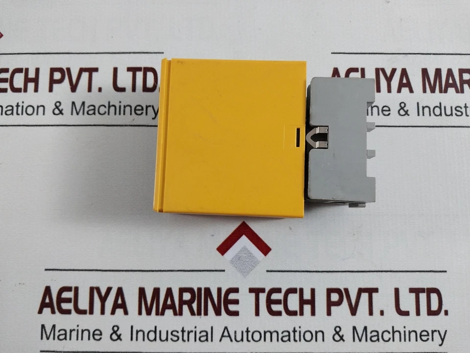 Relé de retardo de tiempo Selectron Gzud 30 con base SR3P-05C Foto 3 de 4