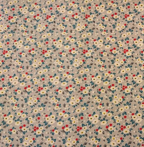 Faye Silver 100% Cotton Poplin Floral bunting quilting Dress Craft Fabric - Picture 1 of 1