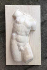 Männlicher Torso als Relief mit Schnitzrohling selbst aus Holz schnitzen