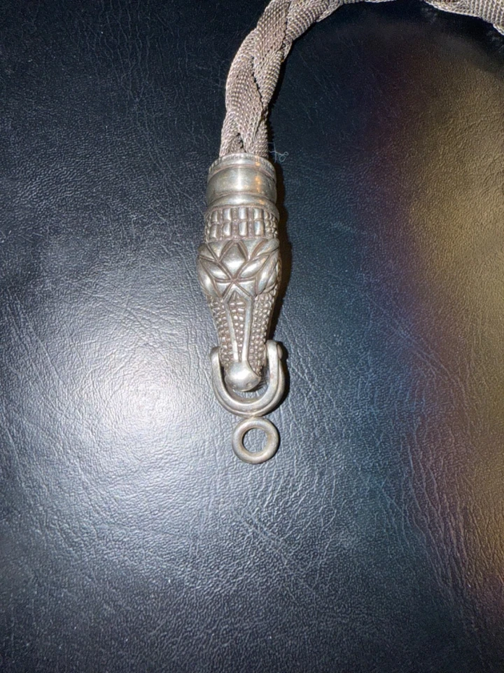 Pulsera de malla tejida de cocodrilo con cordón de guijarros Foto 2 de 4