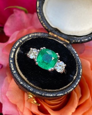 Smaragd und Diamant Ring mit drei Steinen Platin 0,62ct + 2,05ct