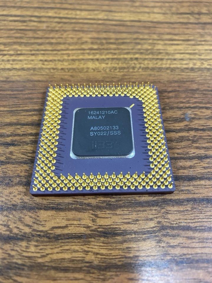 Intel Pentium 133MHz A80502133 CPUs SY022 Ceramic Gold IBM Socket 7 - Image 2 of 4