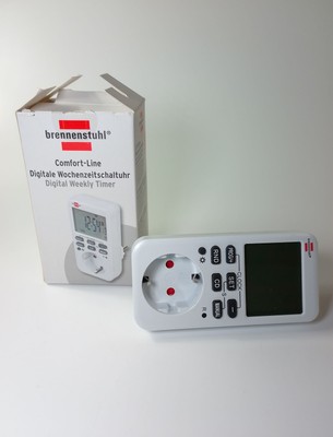 Brennenstuhl Comfort-Line Digitale Wochenzeitschaltuhr, digitale Timer-Steckdose