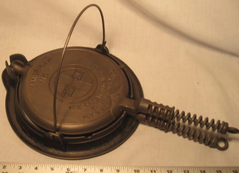 Griswold American No 8 Low Base Cast Iron Waffle Iron Nice L@@K!