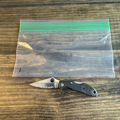 Spyderco Serrated Ladybug Lockback VG-10 Folding Knife Black Seki-Japan