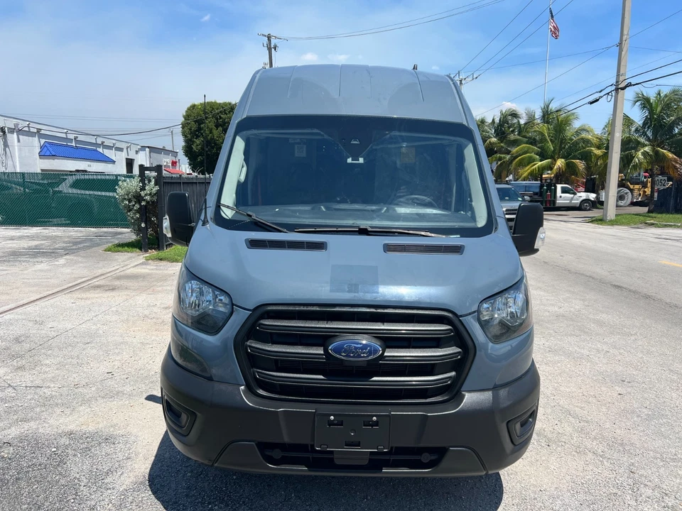 Ford Transit-250 2020  Foto 3 de 4