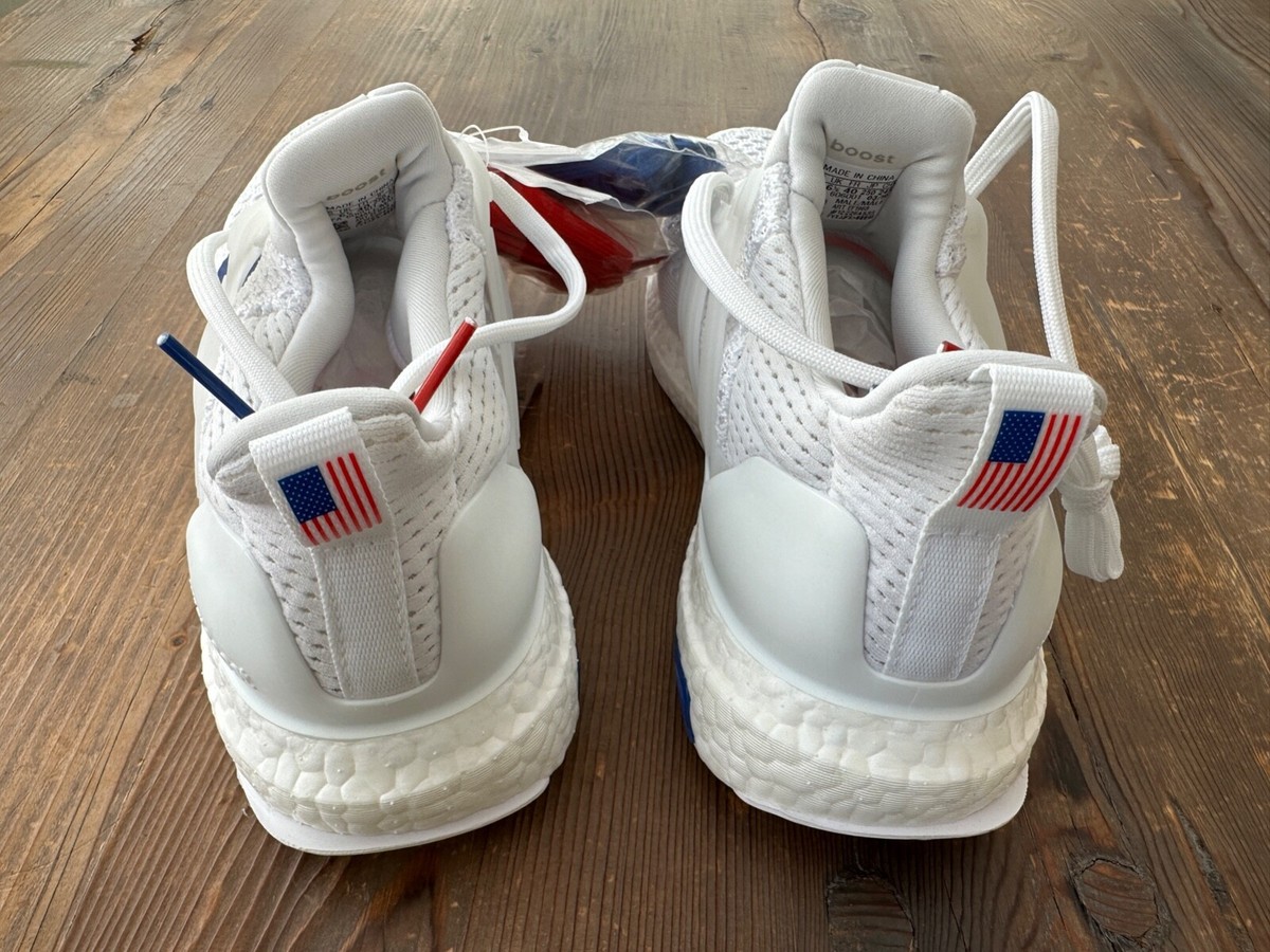 Undefeated Stars X Undefeated Ultra Boost White/red Beli
