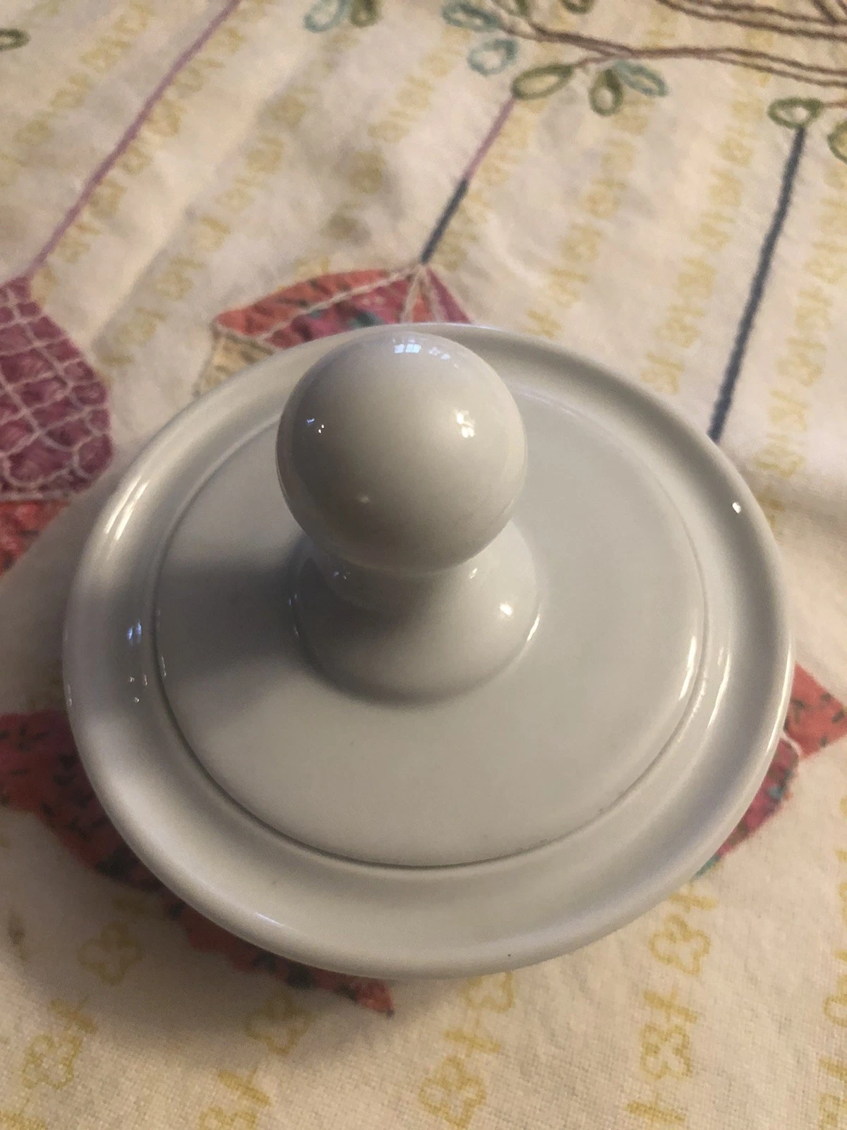 PIC China Vintage Mini Mortar White Ceramic 4 in diameter (inside 2.75 in) Clean
