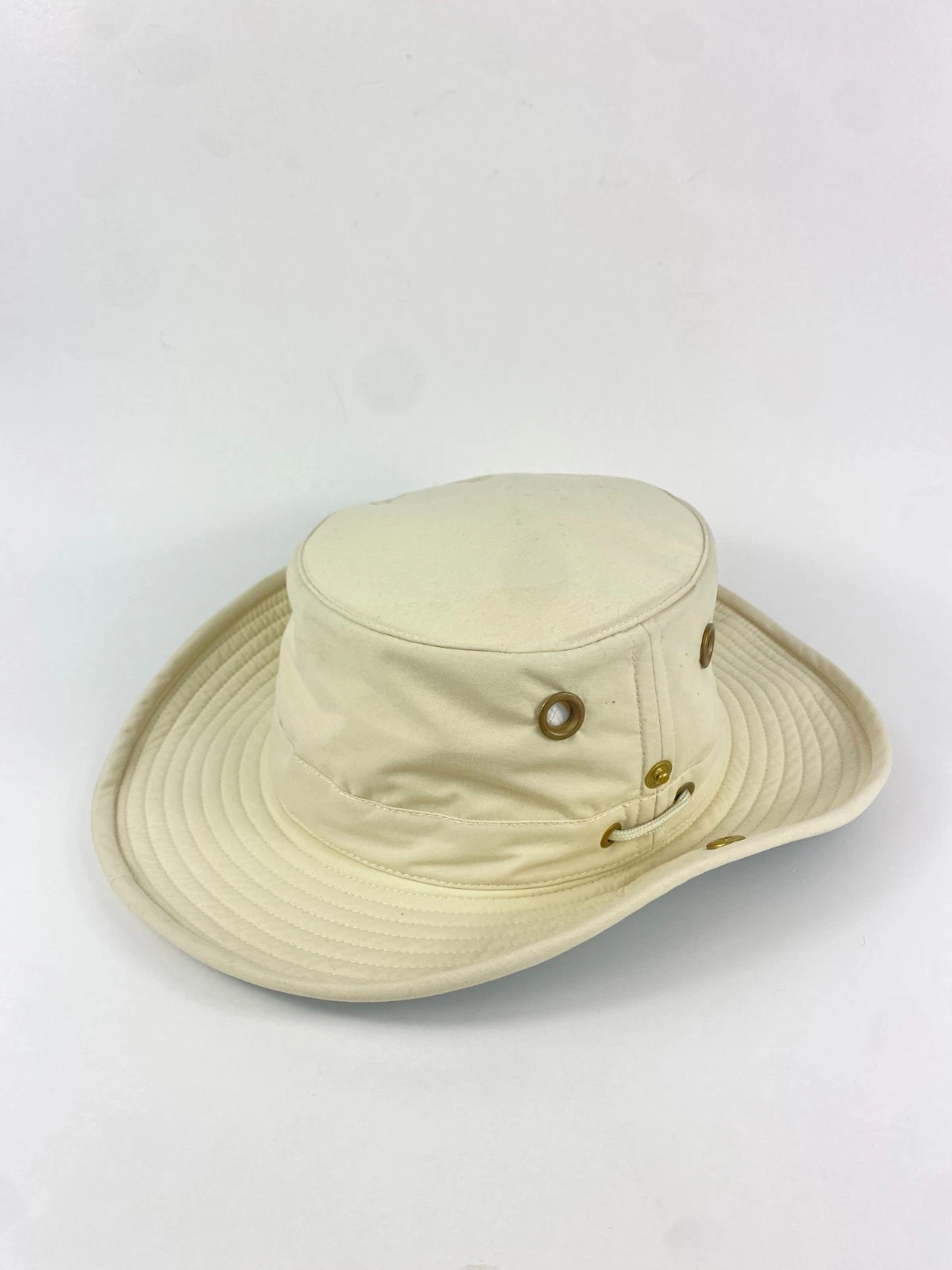 The Tilley Hat Lightweight Classic Khaki Size 7 3/8