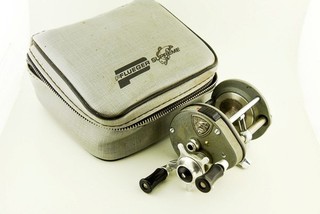 Mulinello da pesca antico vintage Pfleuger Supreme in custodia di pelle JJ25