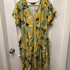 Simply Vera Vera Wang Women's Floral Dress pockets Size M Attached Belt NWOT