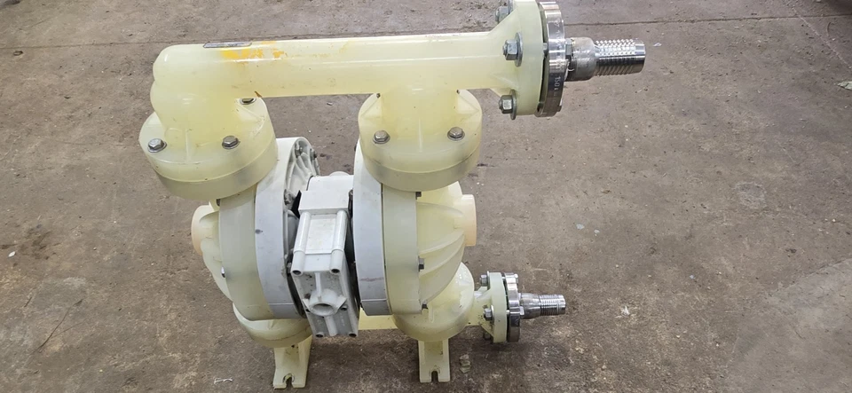 Bomba de diafragma pneumática de polipropileno entrada/saída Wilden 1,5 pol 04-5030-20 - Imagem 4 de 4