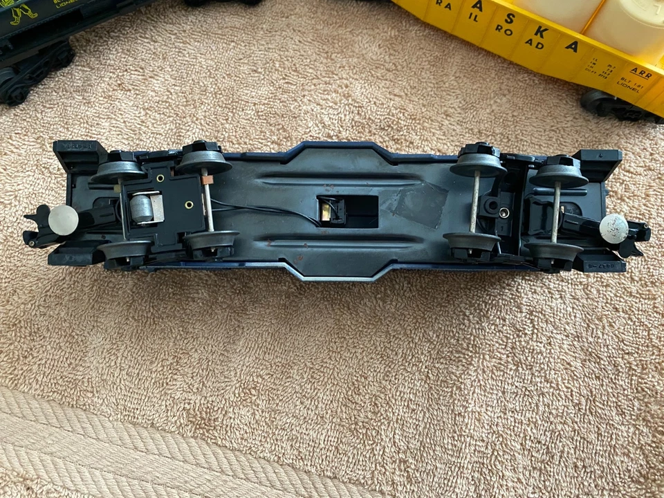 Lionel 6-8154 O Gauge Alaska SW-1 Diesel Switcher +Tanker, Gondola, Caboose - Image 3 of 4