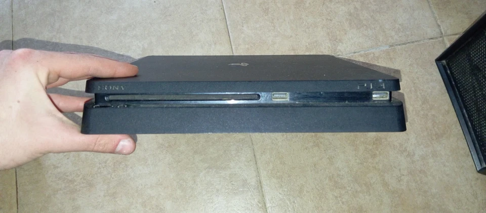 Sony PlayStation 4, foto 2 de 4