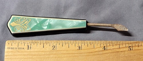 3 Piece Grooming Set Antique Button Hook Nails Tweezers Green Bakelite 1920's - Picture 6 of 8
